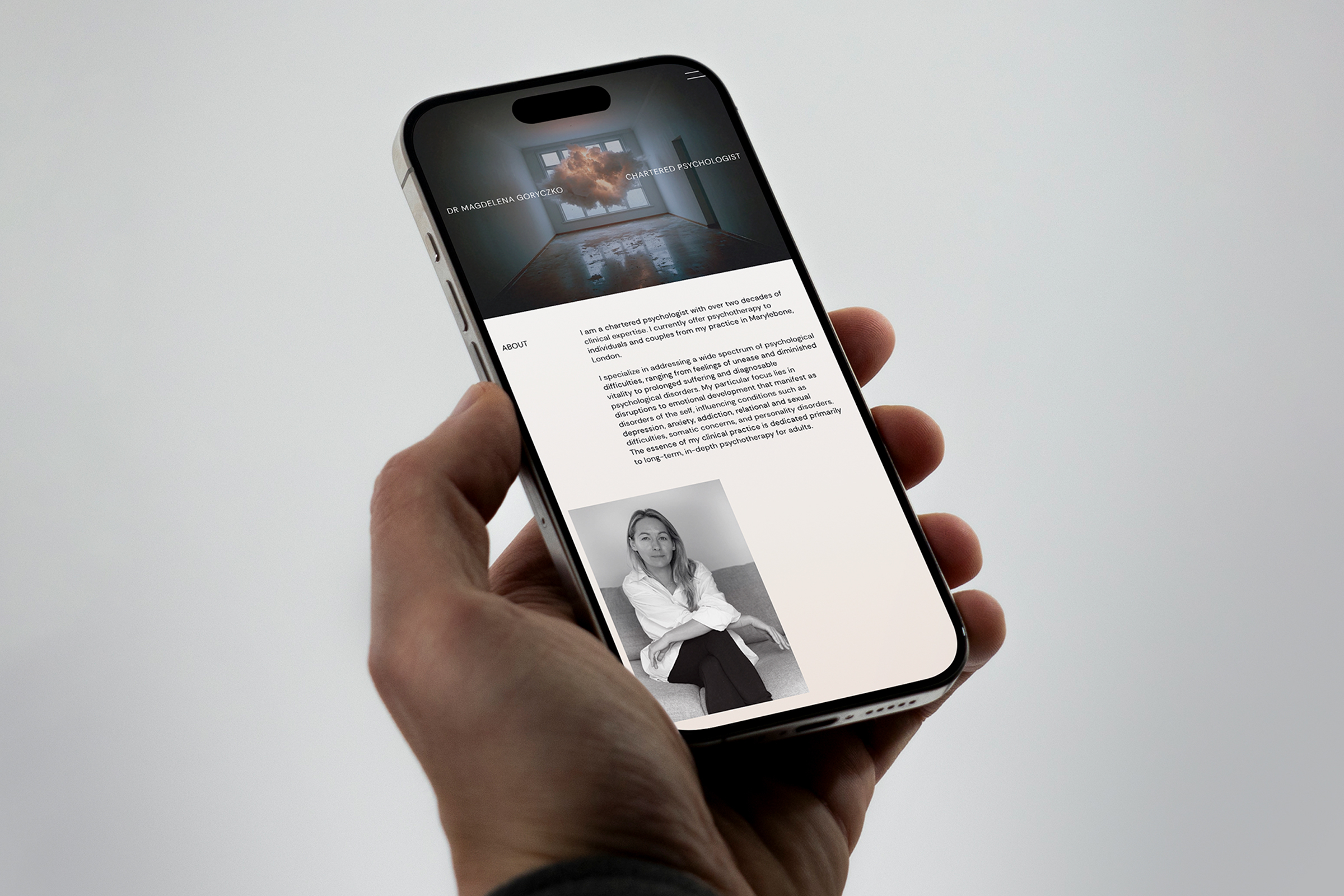 RRWEB DRM IPHONE MOCKUP